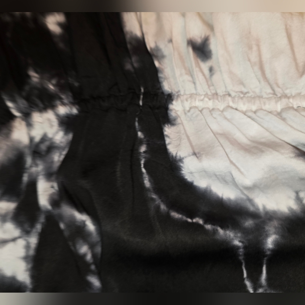 Green Dragon NWT Black And White Tie-Dye Romper/Shorts Women's Size Medium - Picture 7 of 13